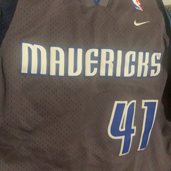 Dirk Nowitzki #41 Dallas Mavericks Alternate Grey Jersey - Picture 3 of 8